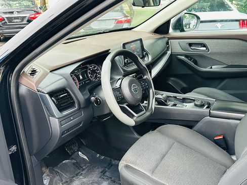 Used 2021 Nissan Rogue SV image 11