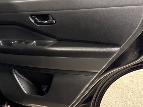 Used 2024 Nissan Pathfinder S image 15