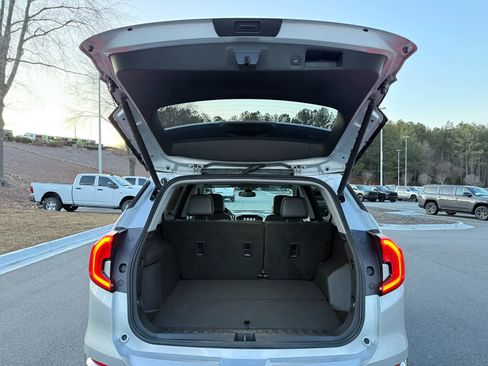 Used 2022 GMC Terrain SLT w/ Tech Package image 30