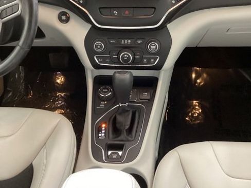 Used 2020 Jeep Cherokee Latitude Plus w/ Cold Weather Group image 19