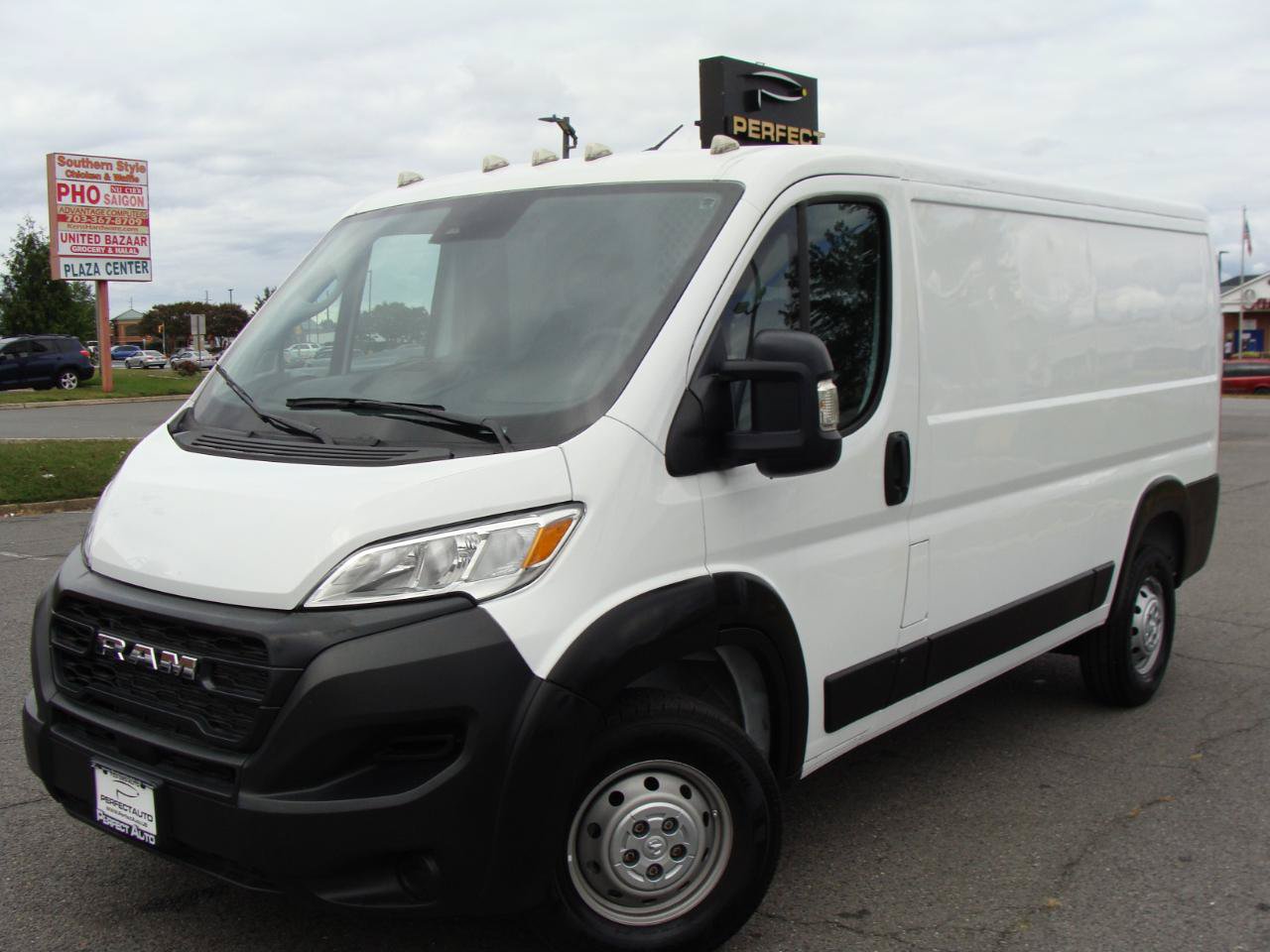 Used 2023 RAM ProMaster 2500 FWD image 3