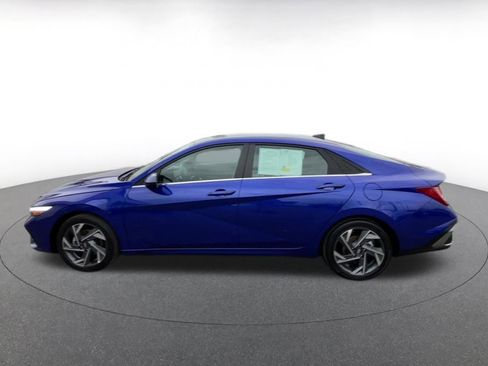 Used 2025 Hyundai Elantra SEL image 9