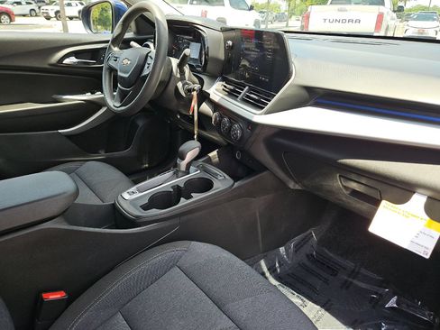 Used 2024 Chevrolet Trax LS w/ LS Convenience Package FWD image 15