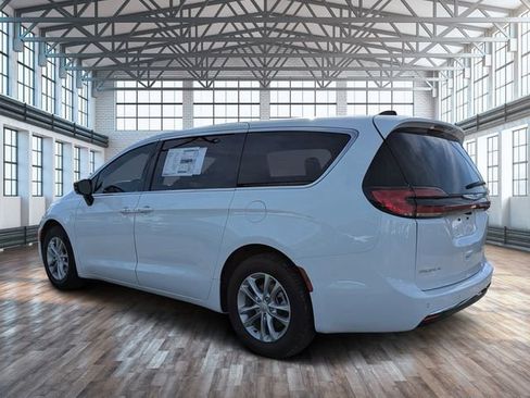 New 2026 Chrysler Pacifica Select image 6