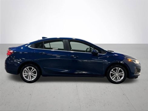 Used 2019 Chevrolet Cruze LT w/ Convenience Package image 9