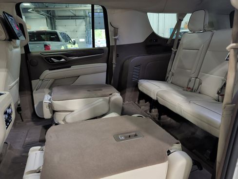 Used 2023 GMC Yukon XL Denali AWD/4WD image 8