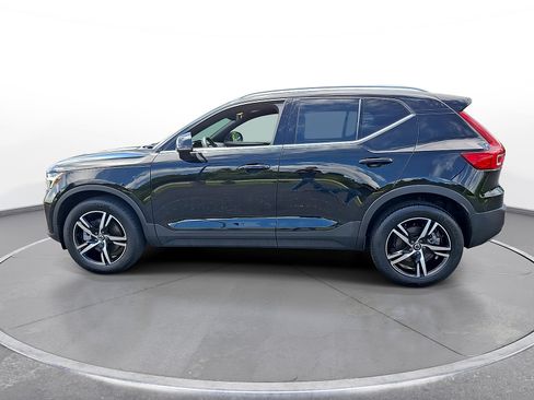 Used 2024 Volvo XC40 B5 Core AWD/4WD image 5