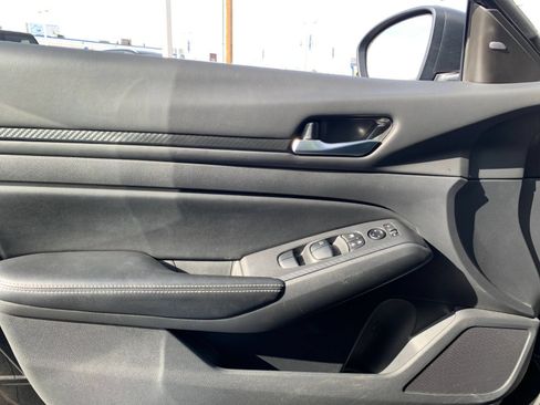Used 2025 Nissan Altima 2.5 SV FWD image 18