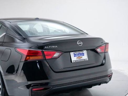 Used 2024 Nissan Altima 2.5 SV image 4