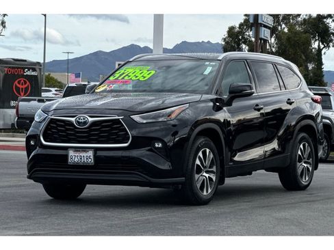 Certified 2022 Toyota Highlander XLE image 8