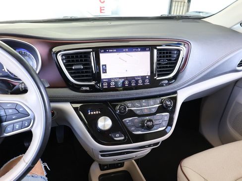 Used 2020 Chrysler Pacifica Limited w/ Tire & Wheel Group image 51