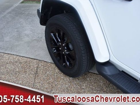 Used 2023 Jeep Wrangler Unlimited Sahara w/ Cold Weather Group AWD/4WD image 16