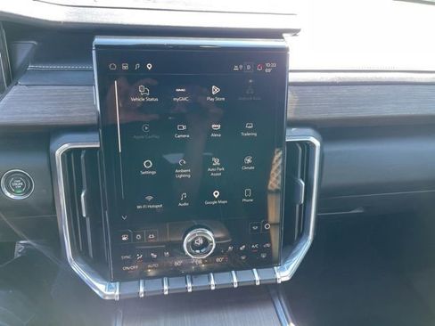 Used 2025 GMC Acadia Denali w/ Super Cruise Package AWD/4WD image 9