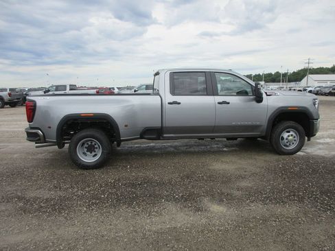 New 2026 GMC Sierra 3500 Pro AWD/4WD image 3