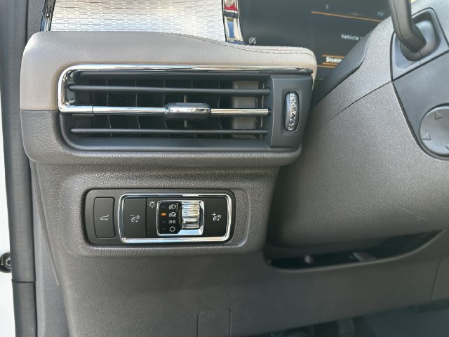 Certified 2023 Lincoln Corsair AWD w/ Equipment Group 101A image 30