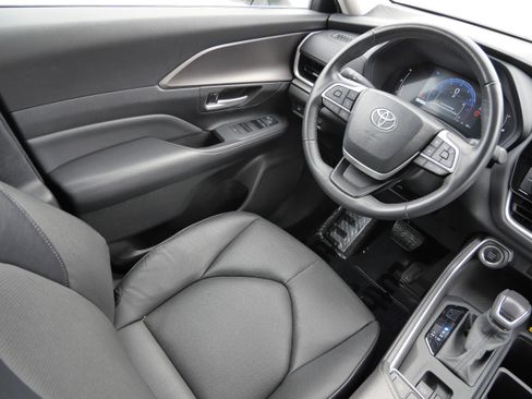 Used 2024 Toyota Grand Highlander XLE image 9