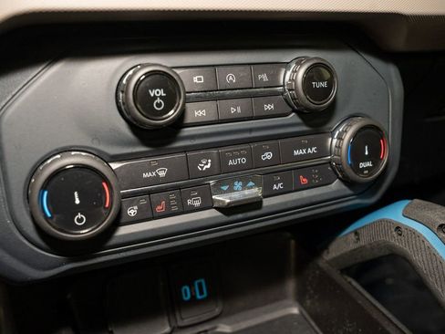 Used 2022 Ford Bronco Wildtrak image 15