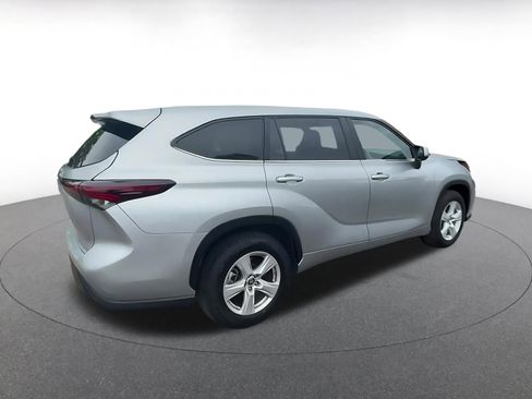 Used 2025 Toyota Highlander LE image 15