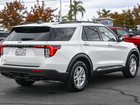 Used 2025 Ford Explorer Active image 4