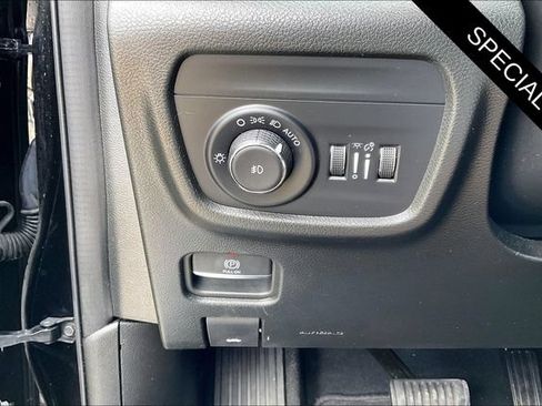 Used 2024 Jeep Grand Cherokee L Limited w/ Luxury Tech Group II AWD/4WD image 16