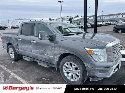Used 2021 Nissan Titan SV w/ SV Convenience Package image 4