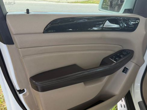 Used 2015 Mercedes-Benz ML 350 4MATIC w/ Premium 1 Package image 12