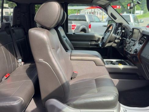 Used 2015 Ford F250 Lariat w/ Lariat Interior Package AWD/4WD image 12