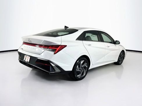 Used 2025 Hyundai Elantra SEL FWD image 10