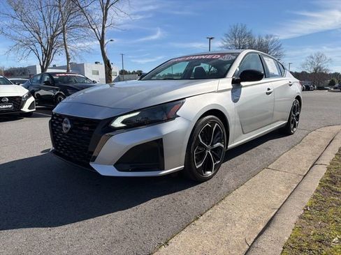 Used 2024 Nissan Altima 2.5 SR image 3