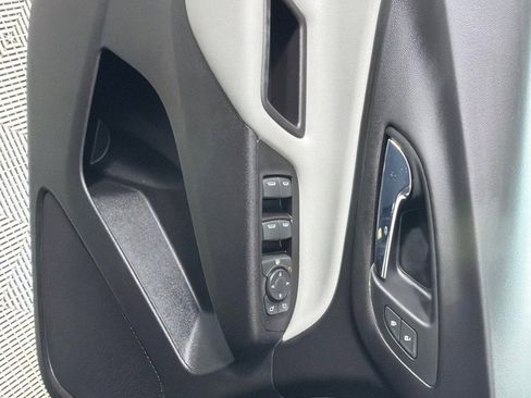 Used 2020 Chevrolet Equinox LS AWD/4WD image 11
