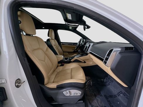 Used 2018 Porsche Cayenne Platinum Edition AWD/4WD image 31
