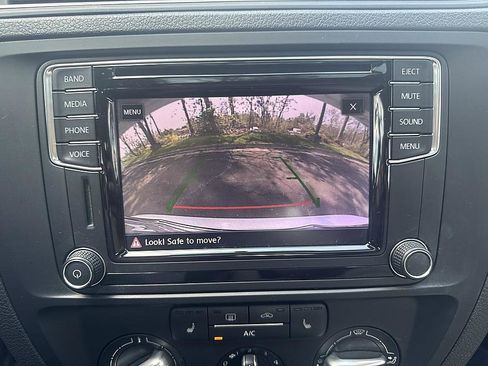 Used 2017 Volkswagen Jetta SE image 15