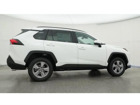 Used 2022 Toyota RAV4 XLE w/ Convenience Package FWD image 31