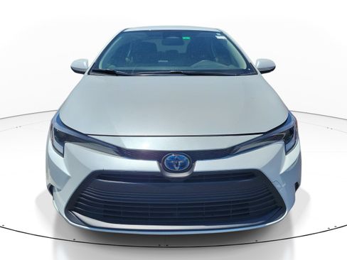 Used 2024 Toyota Corolla LE FWD image 2