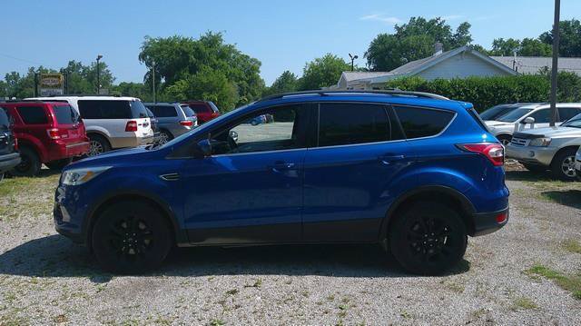 Used 2017 Ford Escape SE w/ Equipment Group 201A AWD/4WD image 1