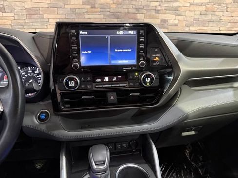 Used 2021 Toyota Highlander XLE AWD/4WD image 20