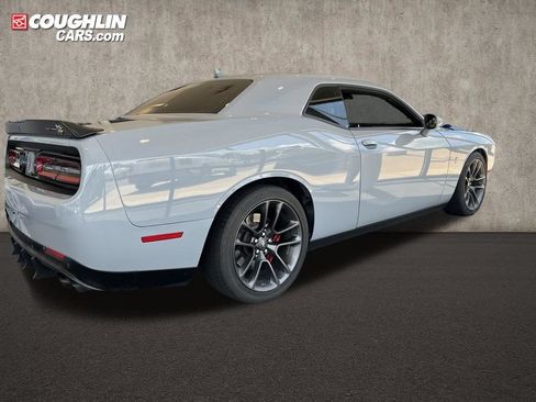 Used 2022 Dodge Challenger R/T Scat Pack w/ Shaker Package RWD image 4