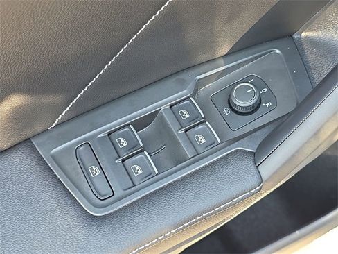 Certified 2024 Volkswagen Tiguan SE R-Line image 18