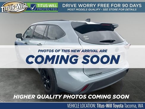 Used 2024 Toyota Highlander XLE AWD/4WD image 4