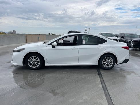 Used 2025 Toyota Camry LE FWD image 6