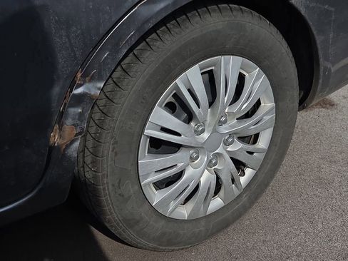 Used 2019 Nissan Versa SV image 10