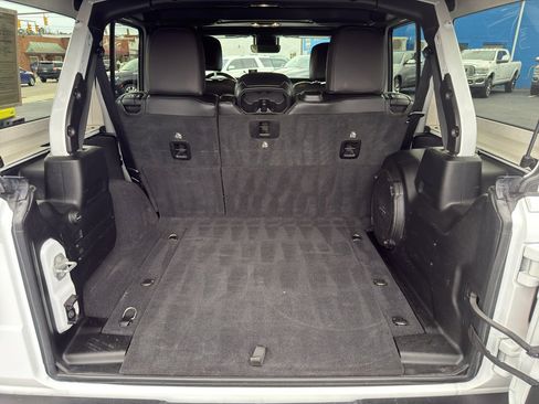 Used 2021 Jeep Wrangler Unlimited Rubicon image 25
