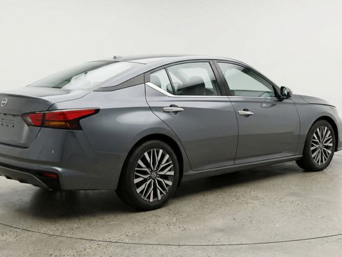 Used 2025 Nissan Altima 2.5 SV FWD image 9