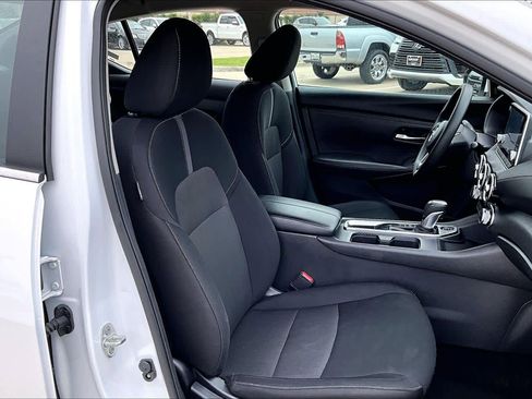 Used 2024 Nissan Sentra SV FWD image 9