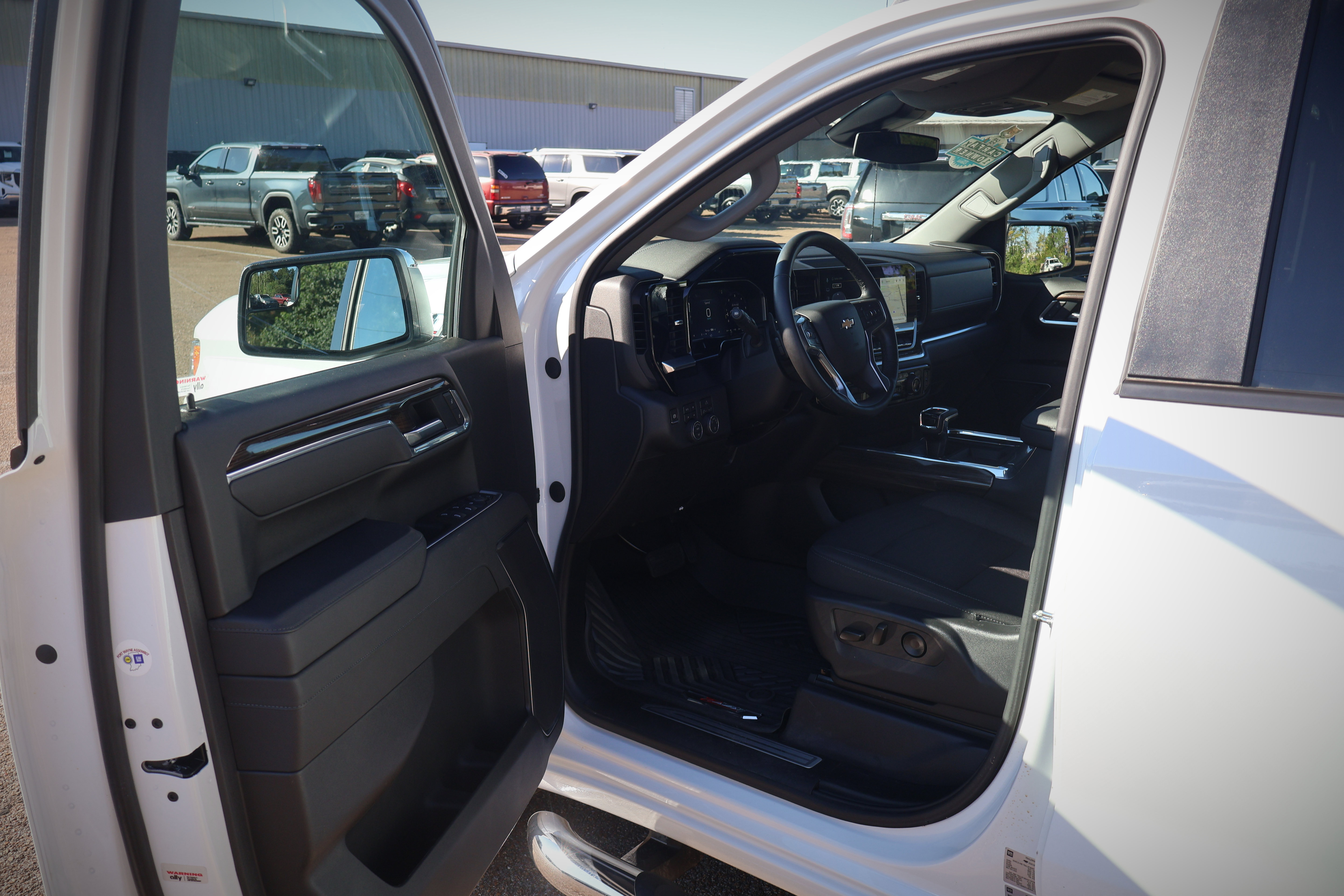 Used 2026 Chevrolet Silverado 1500 LT AWD/4WD image 20
