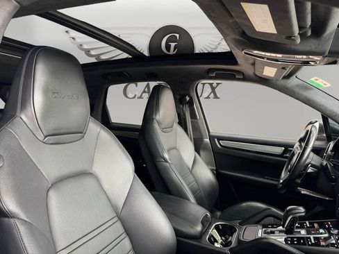 Used 2019 Porsche Cayenne Turbo AWD/4WD image 15