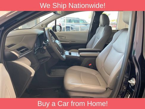 Used 2026 Toyota Sienna XLE FWD image 9