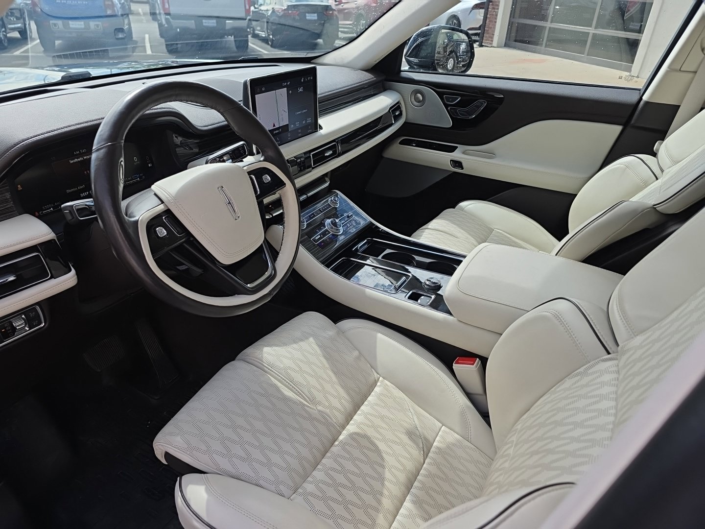 Used 2023 Lincoln Aviator Black Label Grand Touring AWD/4WD image 6