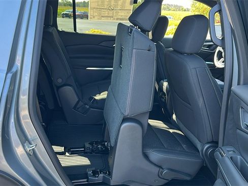 New 2025 Chevrolet Traverse LT w/ LPO, Floor Liner Package image 28