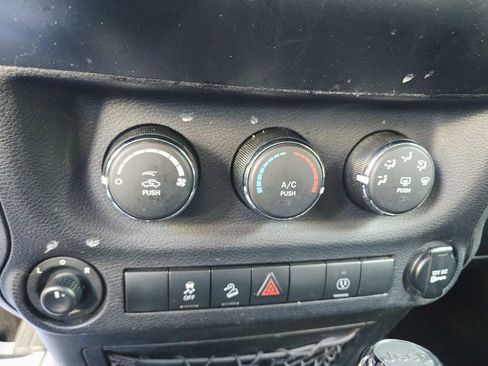Used 2017 Jeep Wrangler Sahara w/ Connectivity Group image 33